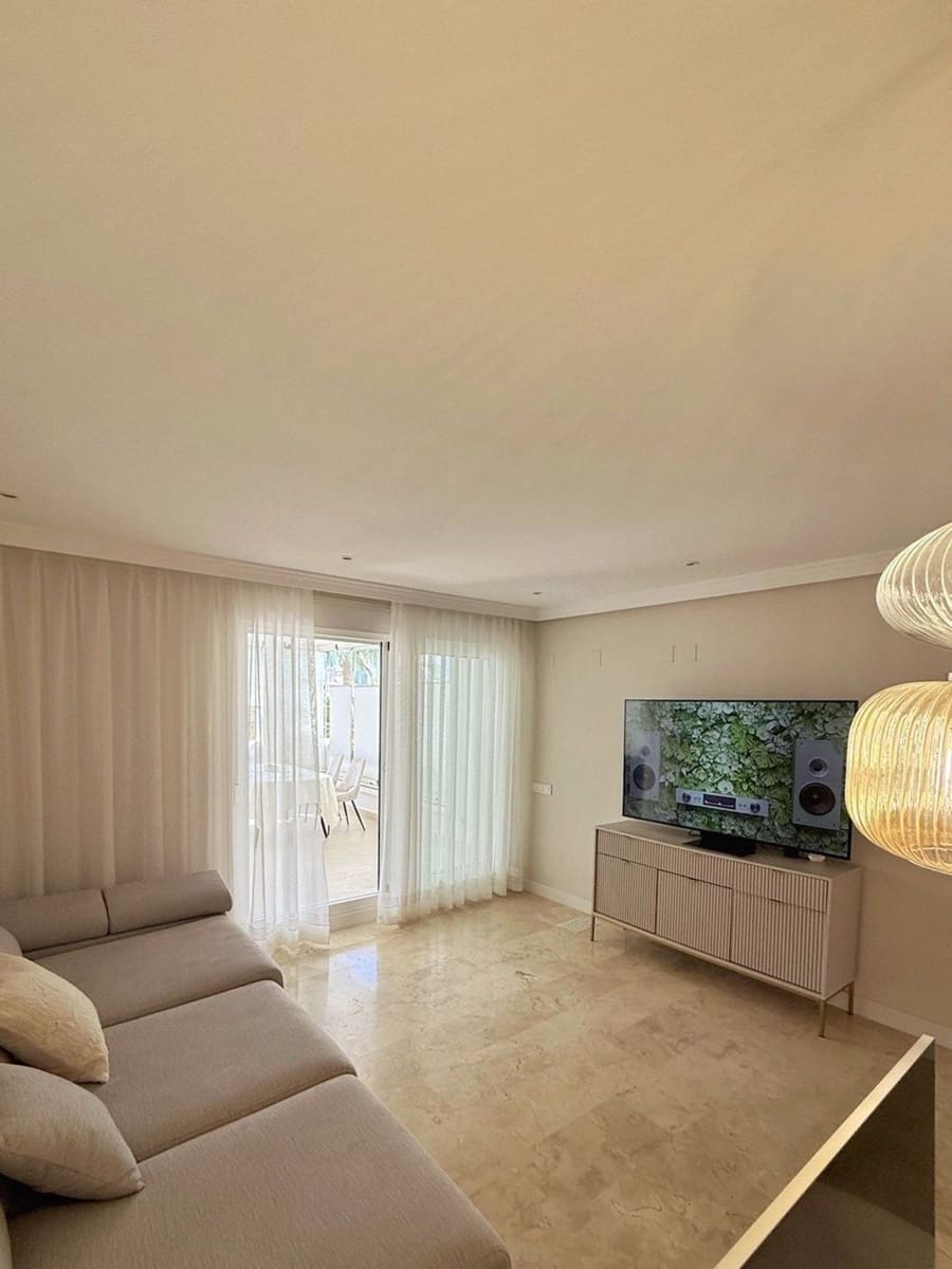 2 bedroom Apartment for holiday rental in Estepona with pool garage - € 750 (Ref: 9733322)