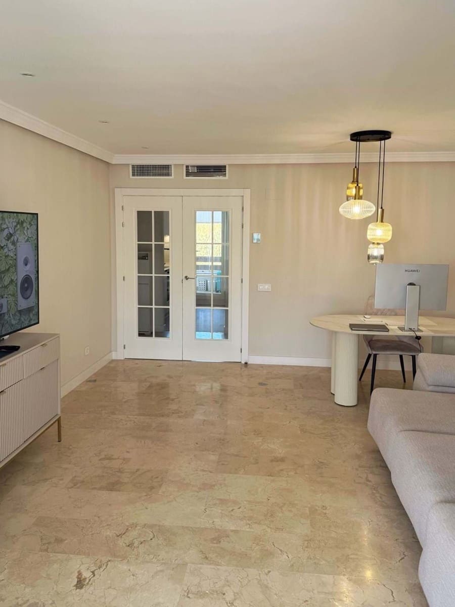 2 bedroom Apartment for holiday rental in Estepona with pool garage - € 750 (Ref: 9733322)