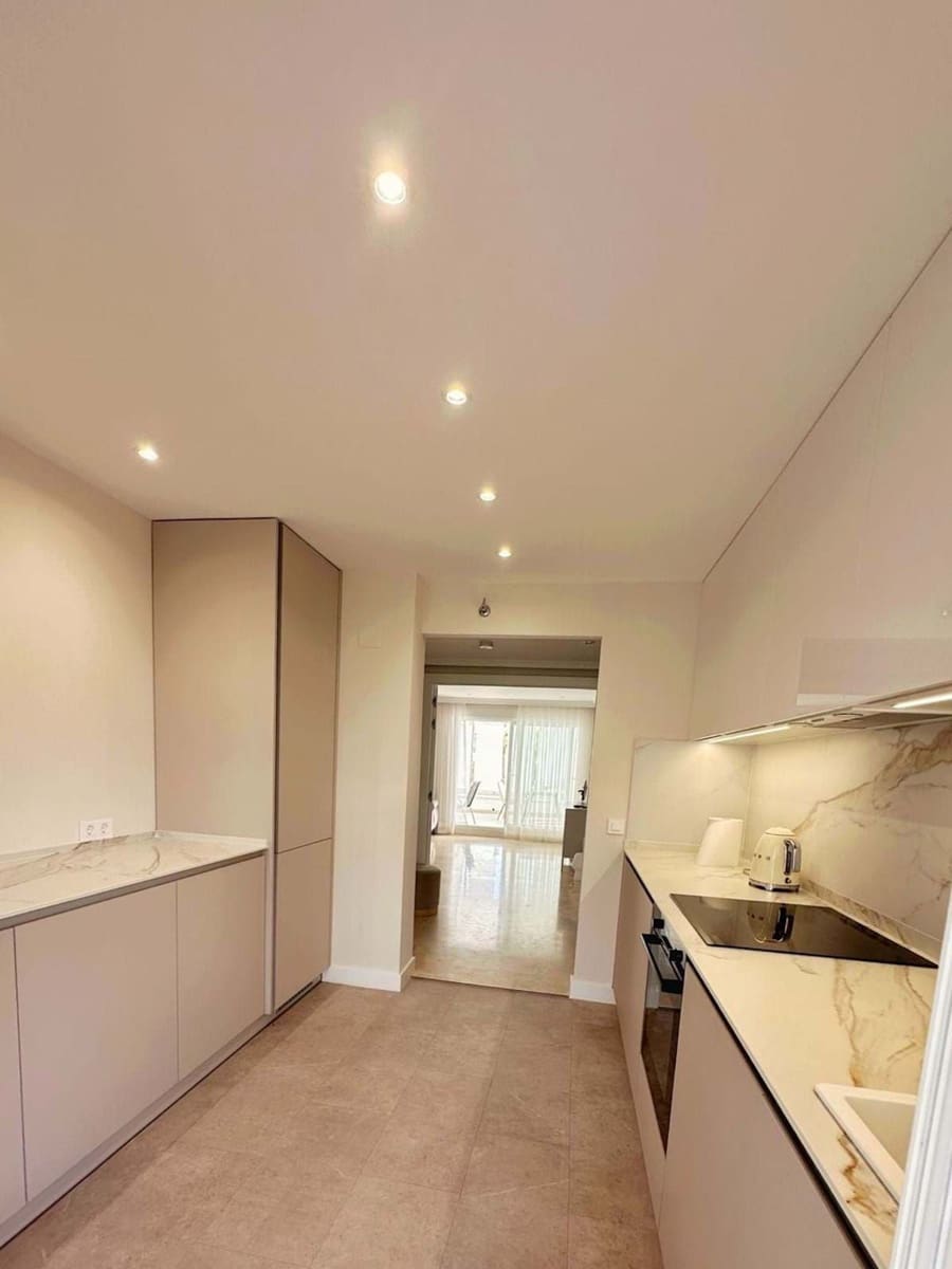 2 bedroom Apartment for holiday rental in Estepona with pool garage - € 750 (Ref: 9733322)