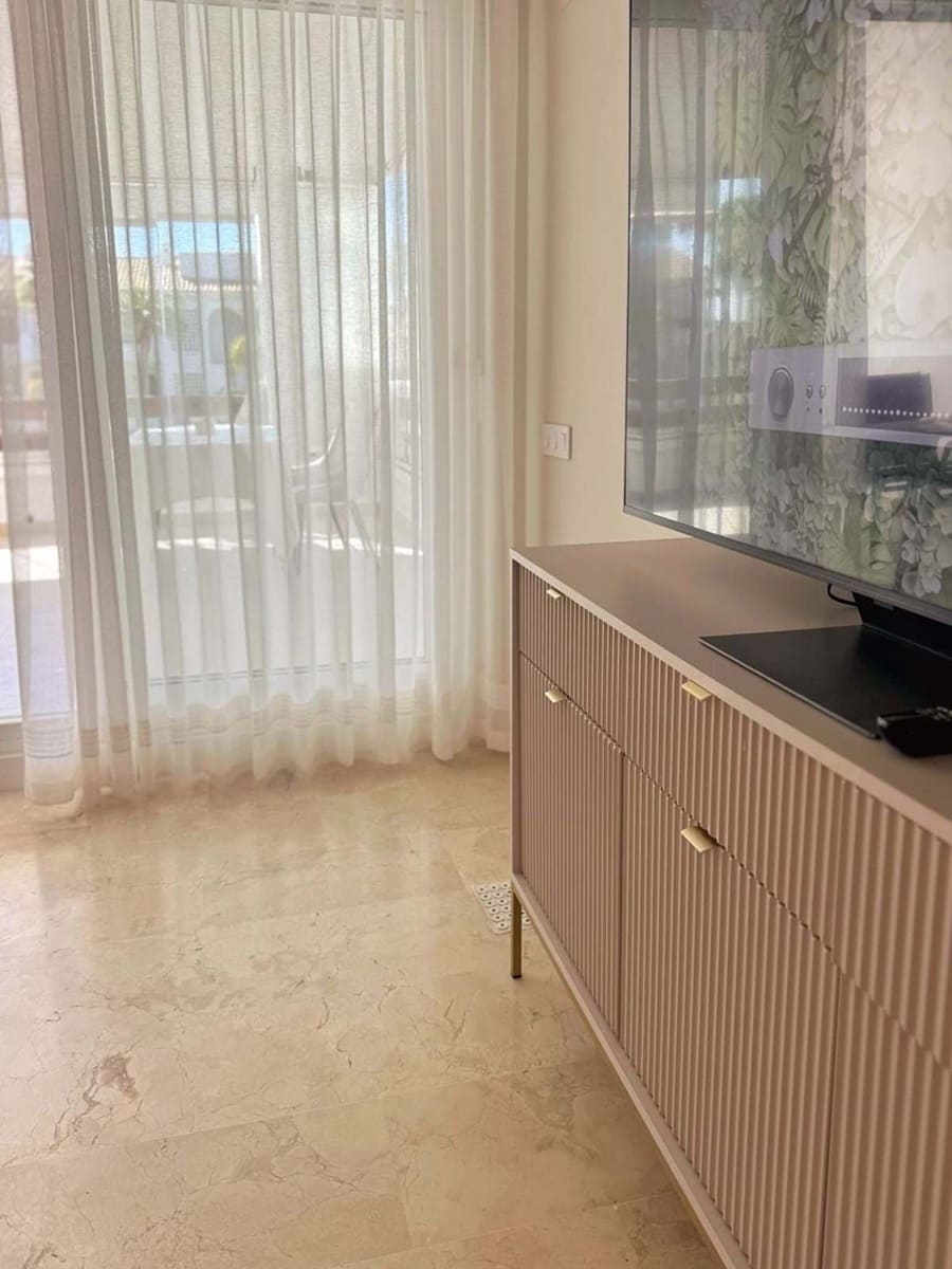 2 bedroom Apartment for holiday rental in Estepona with pool garage - € 750 (Ref: 9733322)