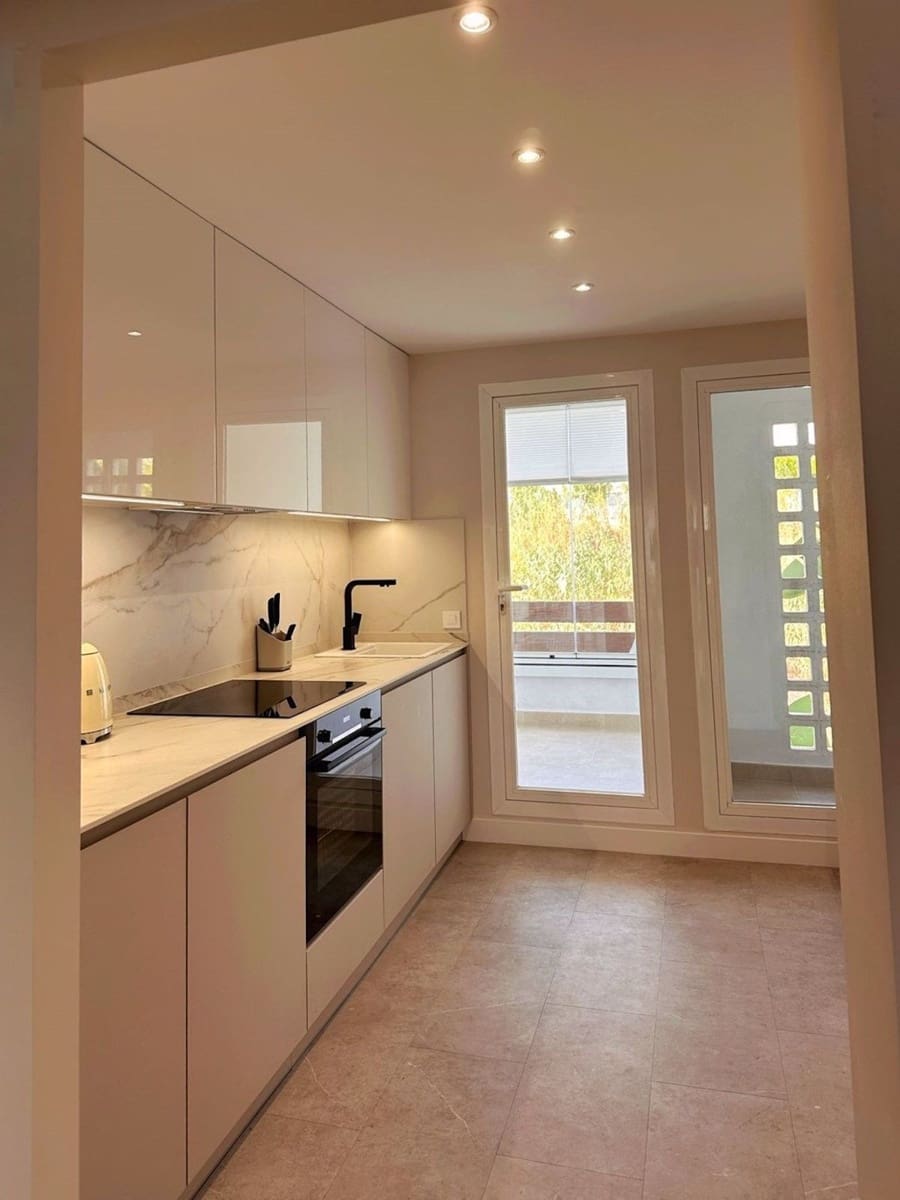 2 bedroom Apartment for holiday rental in Estepona with pool garage - € 750 (Ref: 9733322)