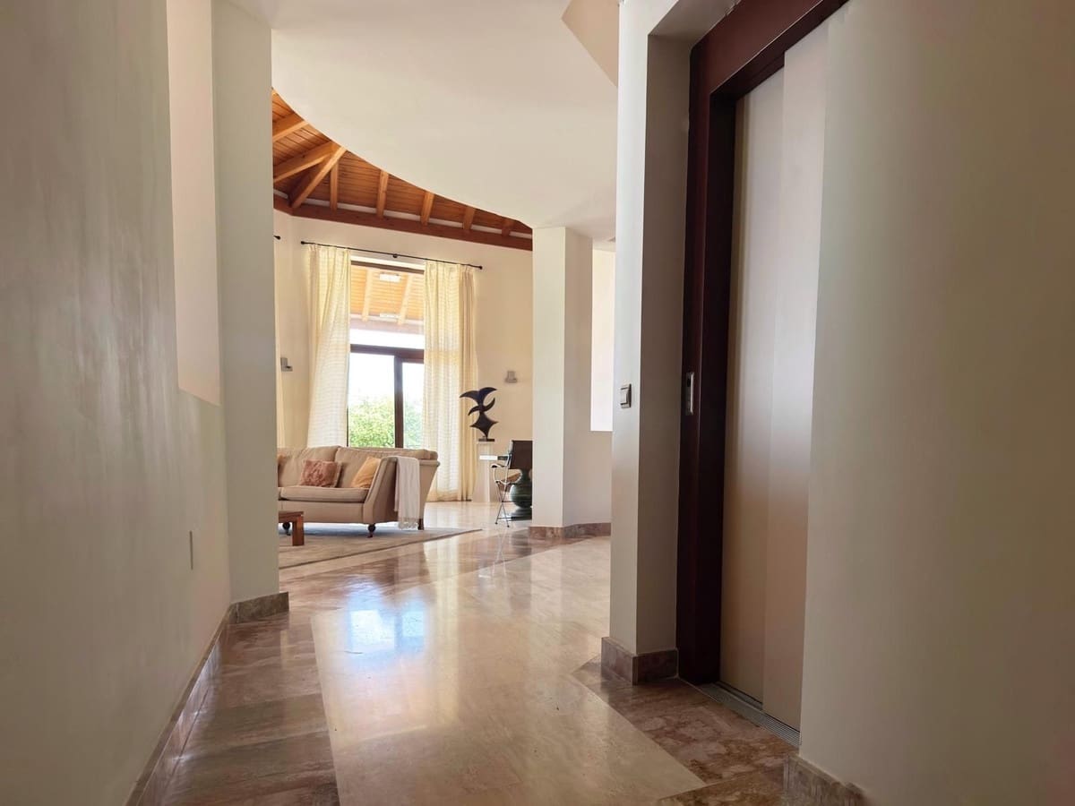 5 bedroom Villa for rent in La Zagaleta with pool garage - € 19,500 (Ref: 9733323)