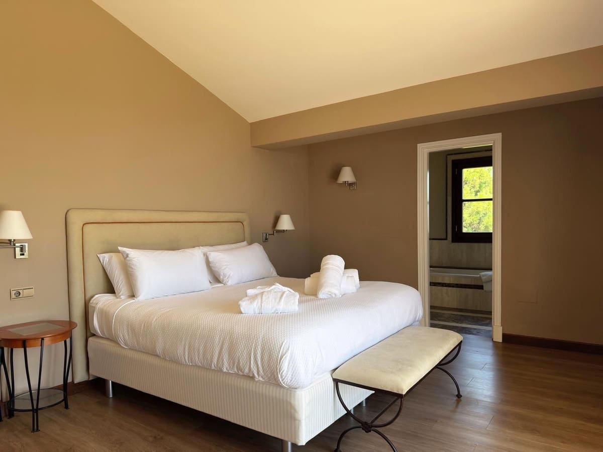 5 bedroom Villa for rent in La Zagaleta with pool garage - € 19,500 (Ref: 9733323)