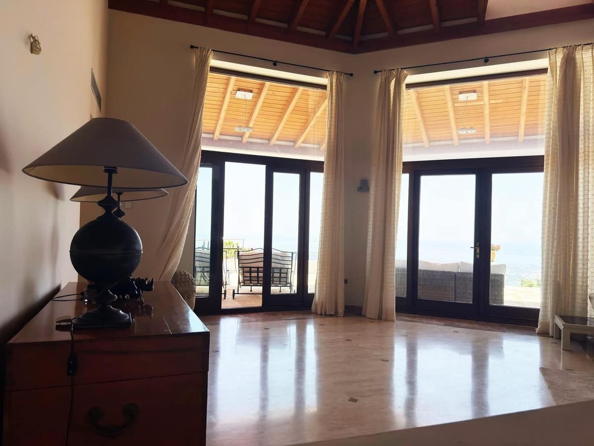 5 bedroom Villa for rent in La Zagaleta with pool garage - € 19,500 (Ref: 9733323)