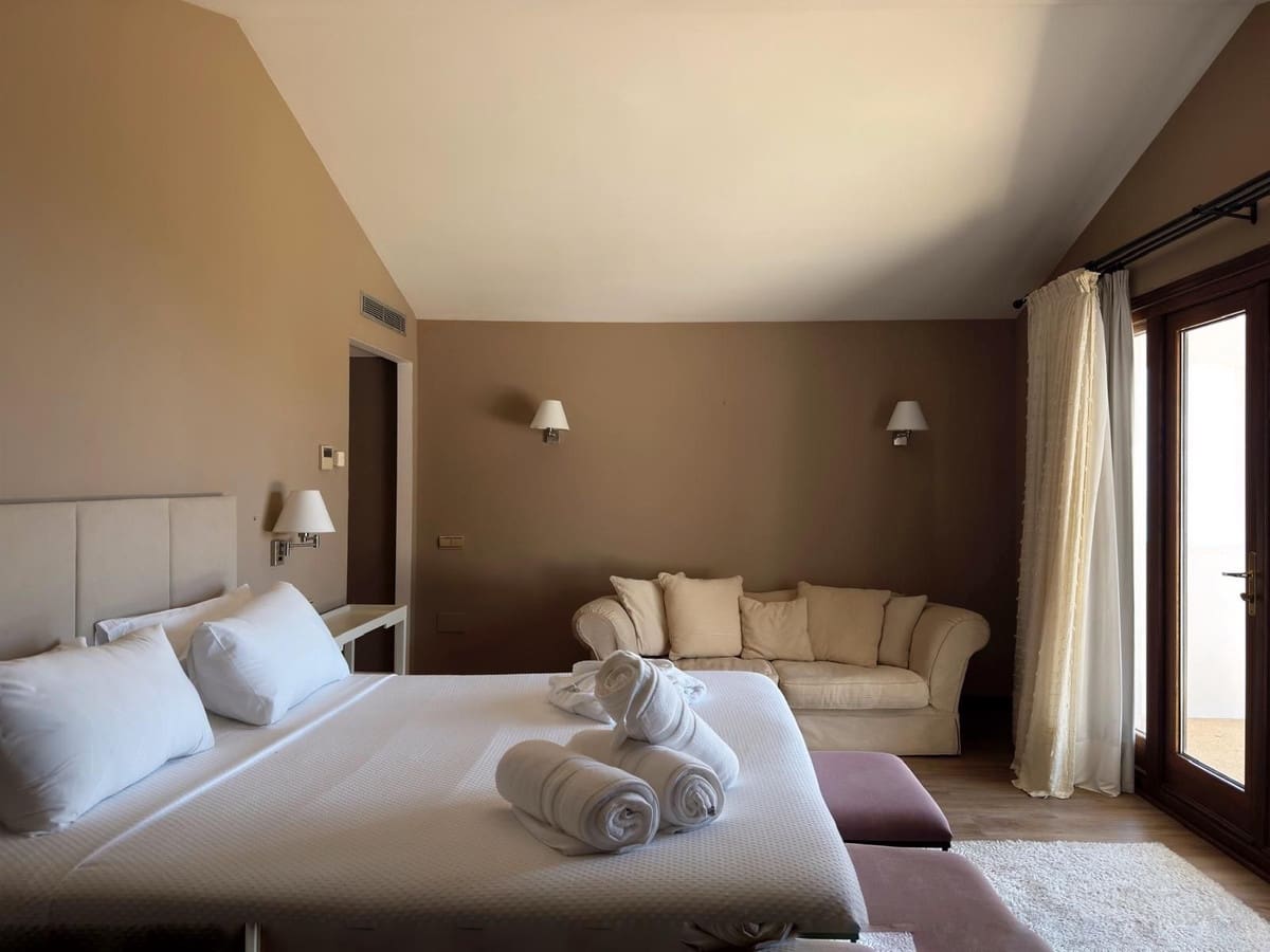 5 bedroom Villa for rent in La Zagaleta with pool garage - € 19,500 (Ref: 9733323)