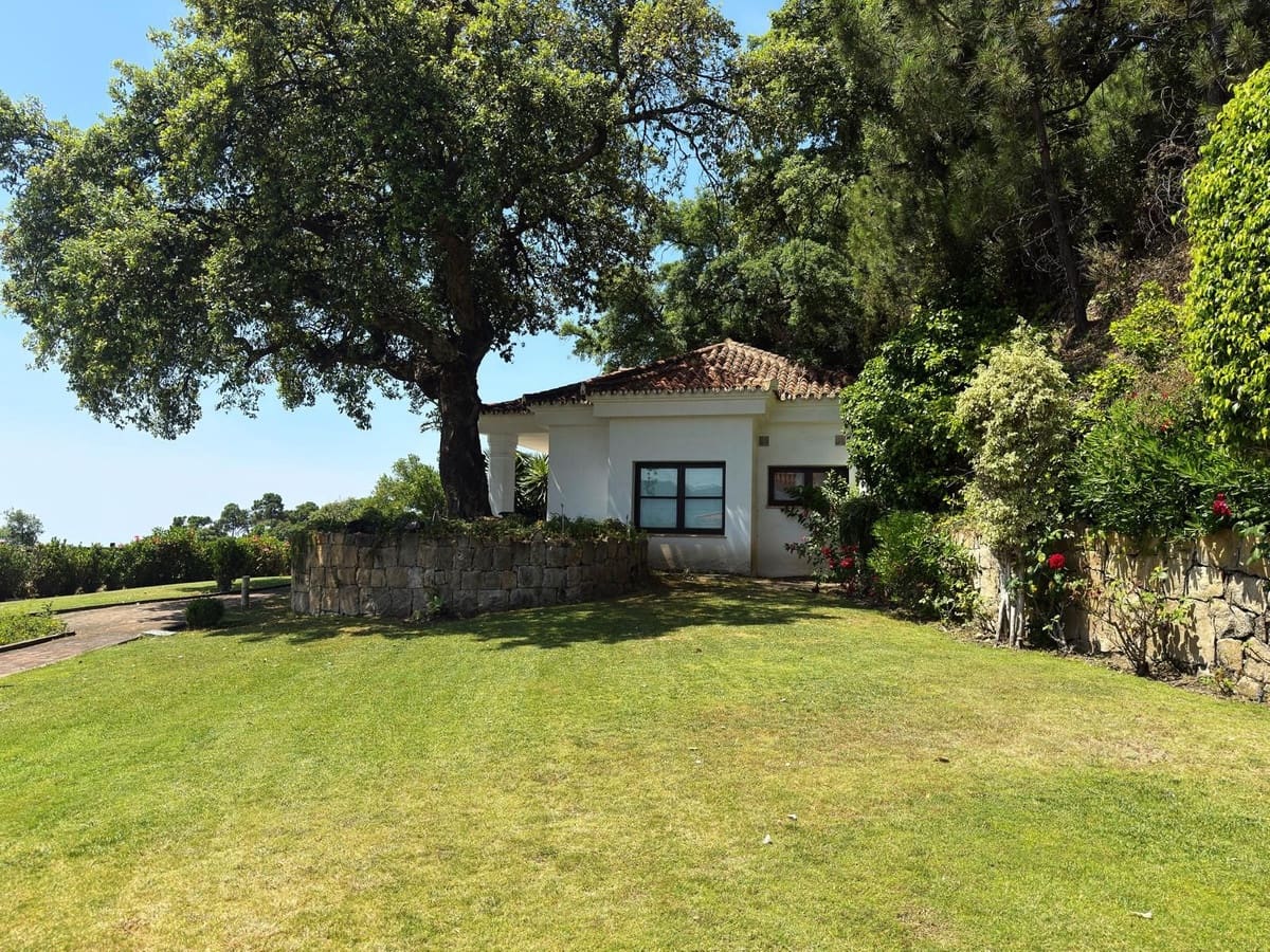 5 bedroom Villa for rent in La Zagaleta with pool garage - € 19,500 (Ref: 9733323)