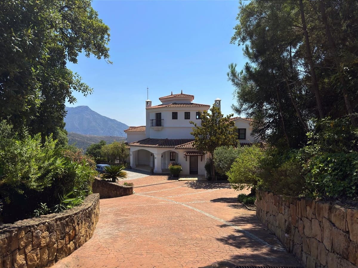 5 bedroom Villa for rent in La Zagaleta with pool garage - € 19,500 (Ref: 9733323)