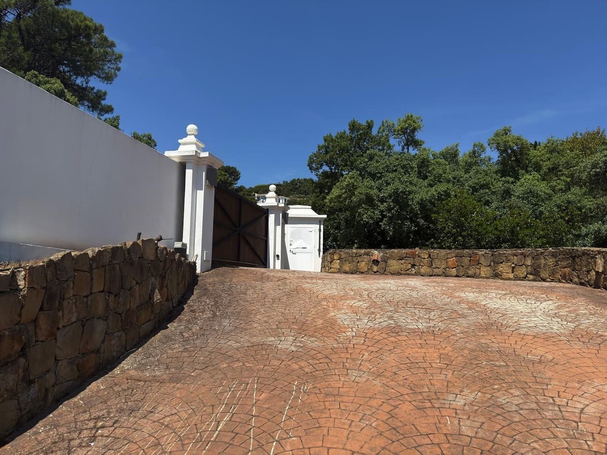 5 bedroom Villa for rent in La Zagaleta with pool garage - € 19,500 (Ref: 9733323)