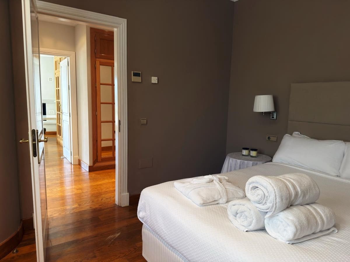 Villa/Maison de 5 chambres de location de vacances à La Zagaleta avec piscine garage - 10 000 € (Ref: 9733324)