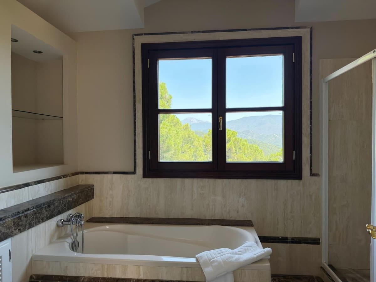 Villa/Maison de 5 chambres de location de vacances à La Zagaleta avec piscine garage - 10 000 € (Ref: 9733324)