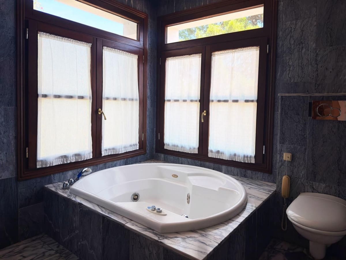 Villa/Maison de 5 chambres de location de vacances à La Zagaleta avec piscine garage - 10 000 € (Ref: 9733324)