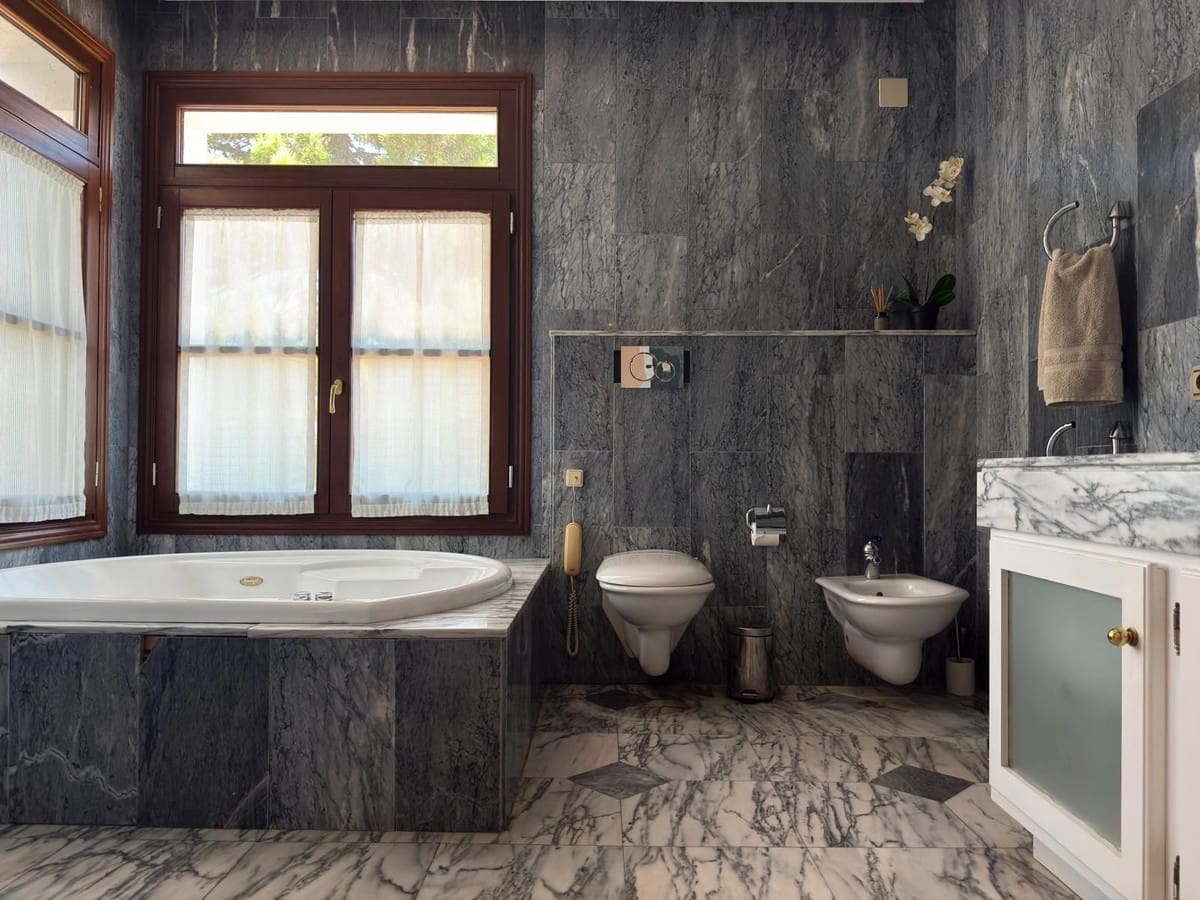 Villa/Maison de 5 chambres de location de vacances à La Zagaleta avec piscine garage - 10 000 € (Ref: 9733324)