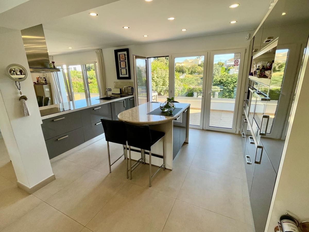 7 bedroom Villa for sale in San Pedro de Alcantara with pool garage - € 3,000,000 (Ref: 9733325)