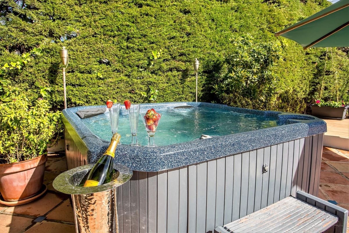 7 bedroom Villa for sale in San Pedro de Alcantara with pool garage - € 3,000,000 (Ref: 9733325)