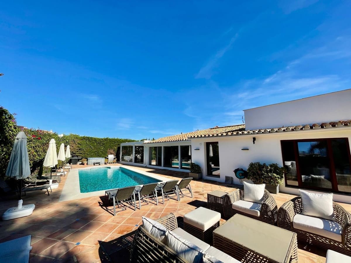 7 bedroom Villa for rent in San Pedro de Alcantara with pool garage - € 16,000 (Ref: 9733326)