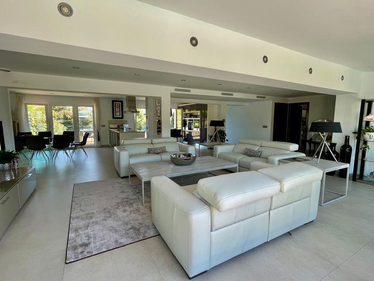 7 bedroom Villa for rent in San Pedro de Alcantara with pool garage - € 16,000 (Ref: 9733326)