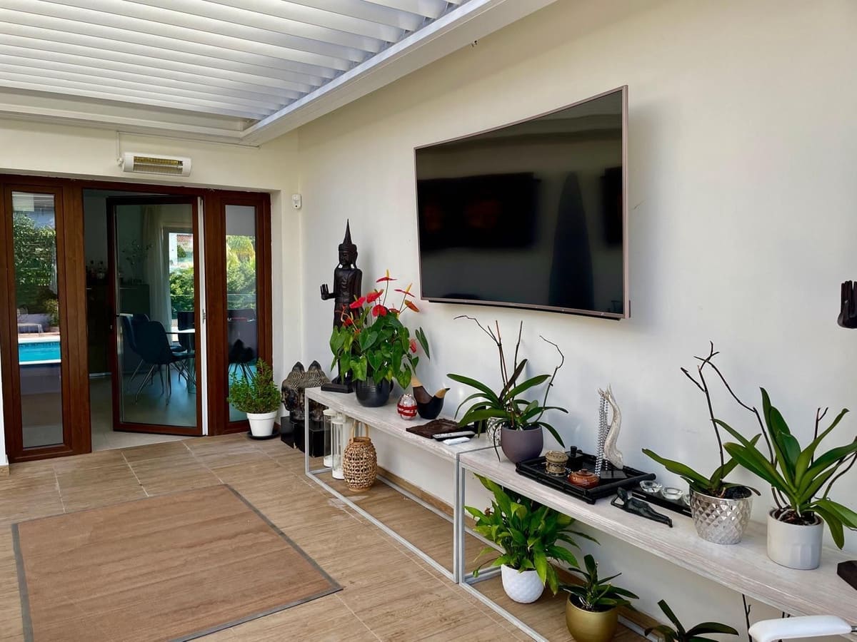 7 bedroom Villa for rent in San Pedro de Alcantara with pool garage - € 16,000 (Ref: 9733326)