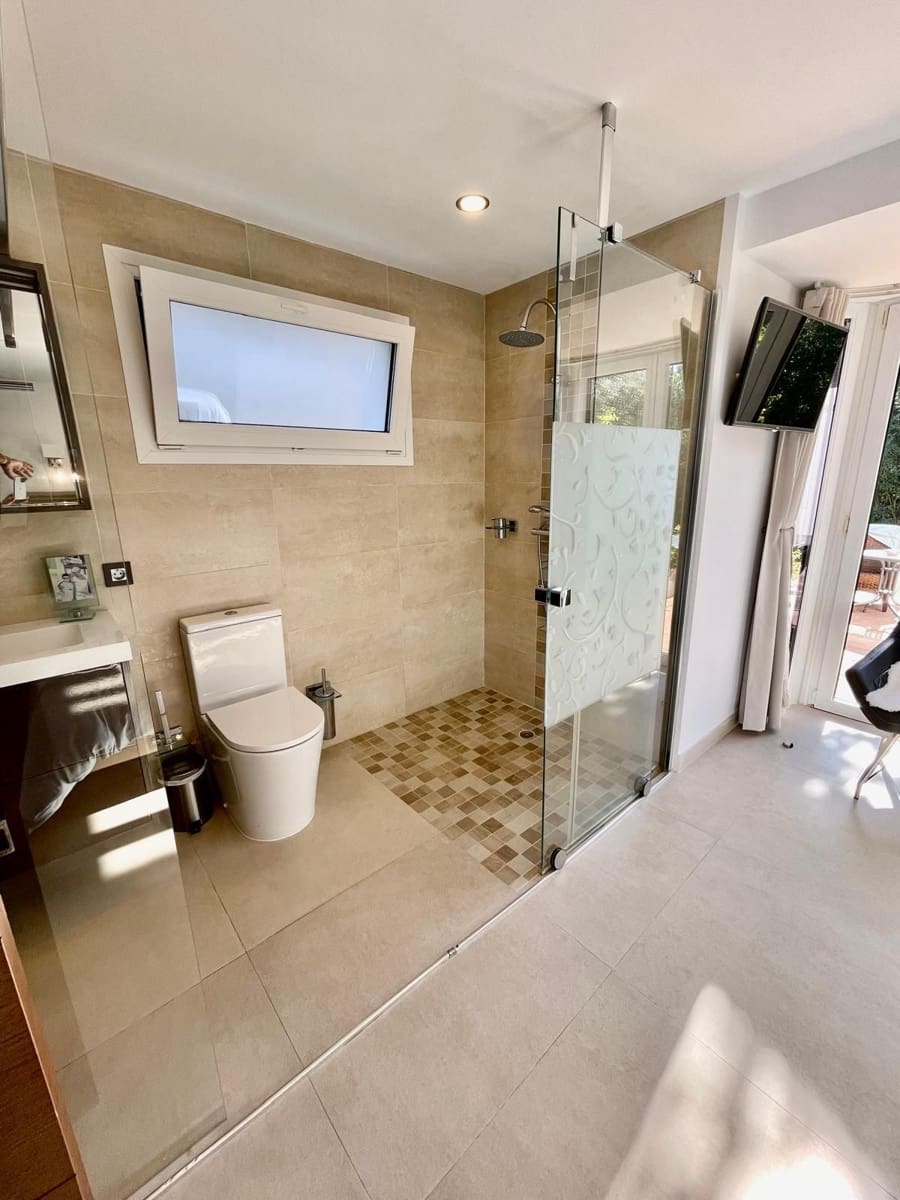 7 bedroom Villa for rent in San Pedro de Alcantara with pool garage - € 16,000 (Ref: 9733326)