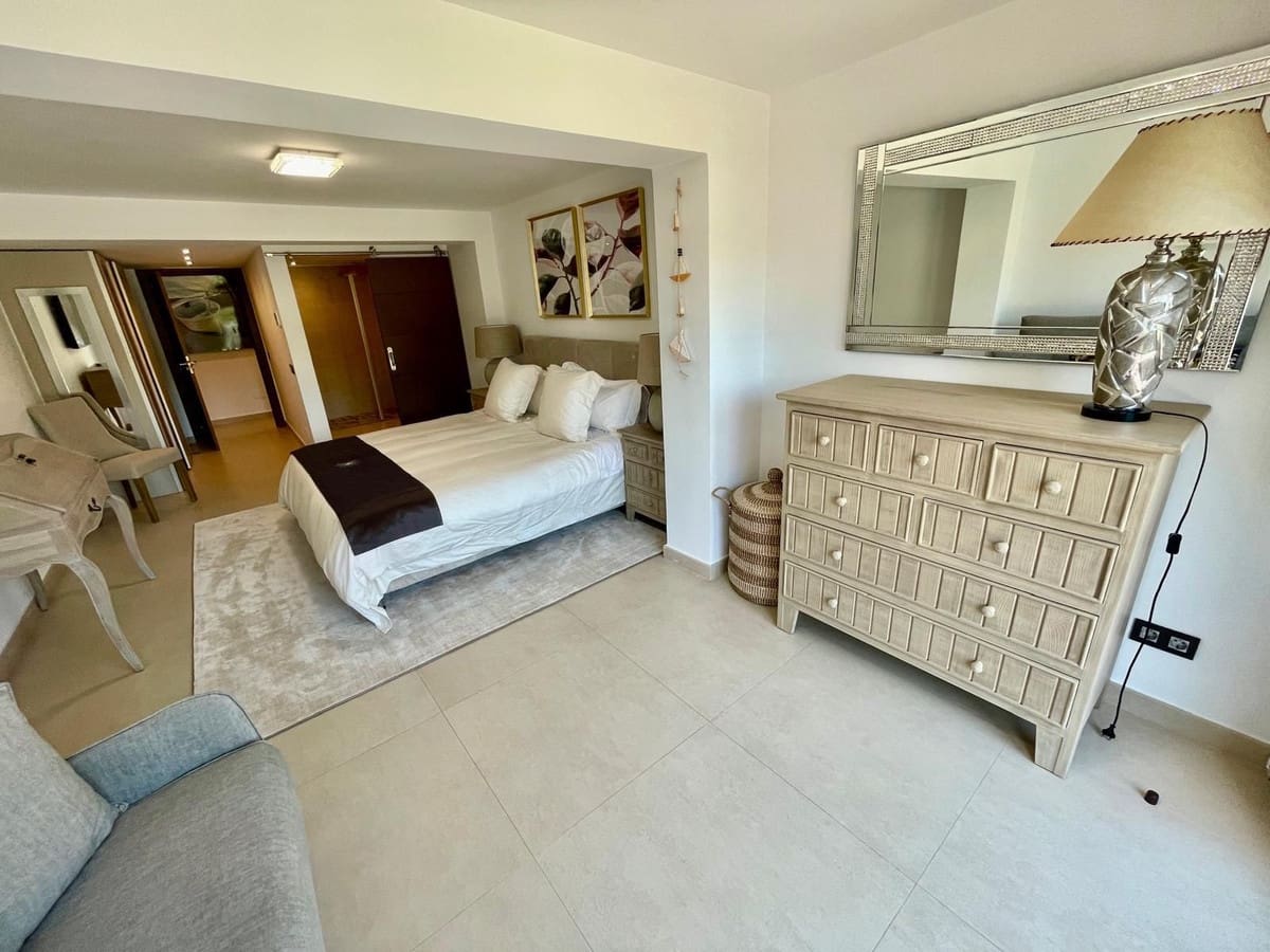 7 bedroom Villa for rent in San Pedro de Alcantara with pool garage - € 16,000 (Ref: 9733326)