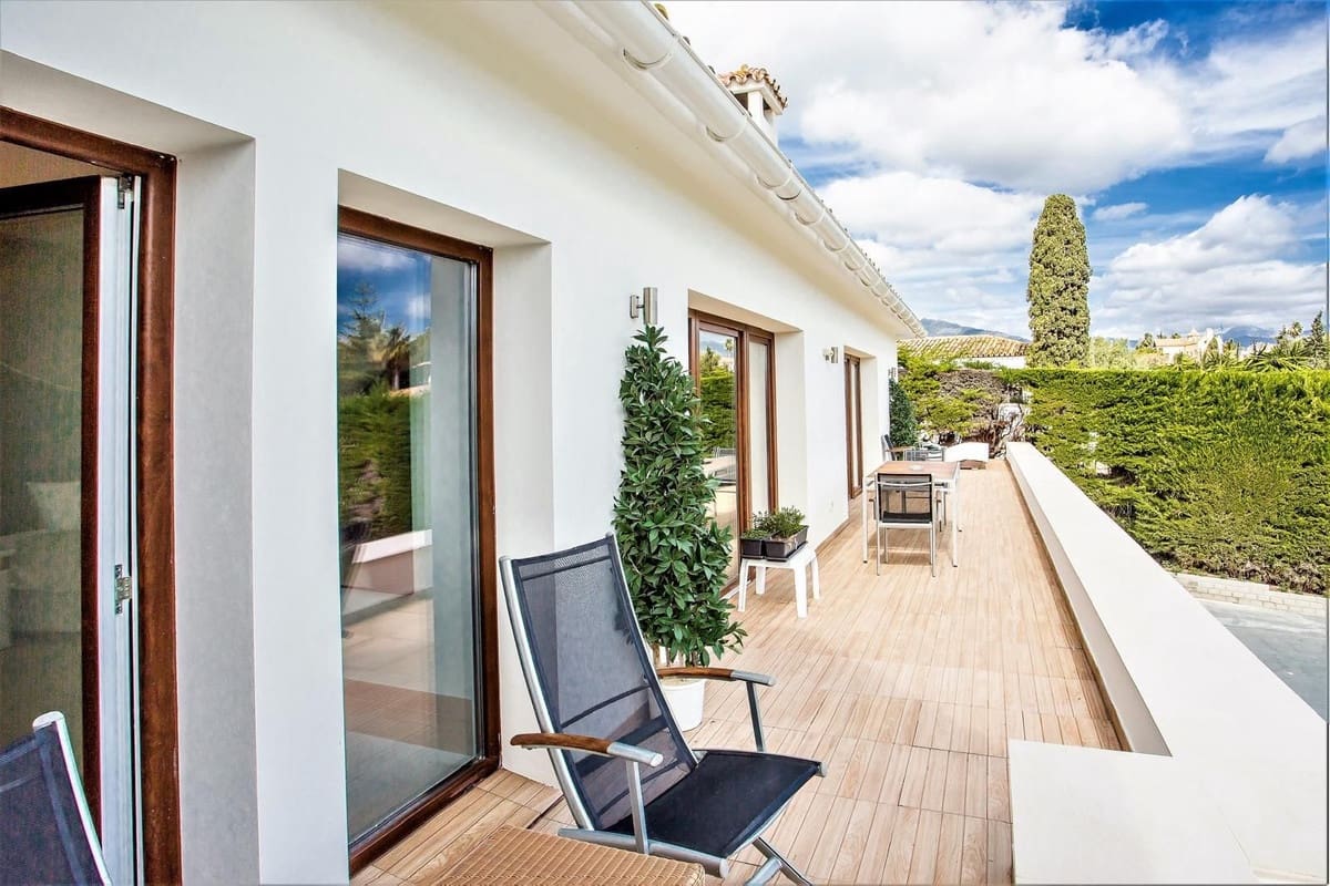 7 bedroom Villa for rent in San Pedro de Alcantara with pool garage - € 16,000 (Ref: 9733326)
