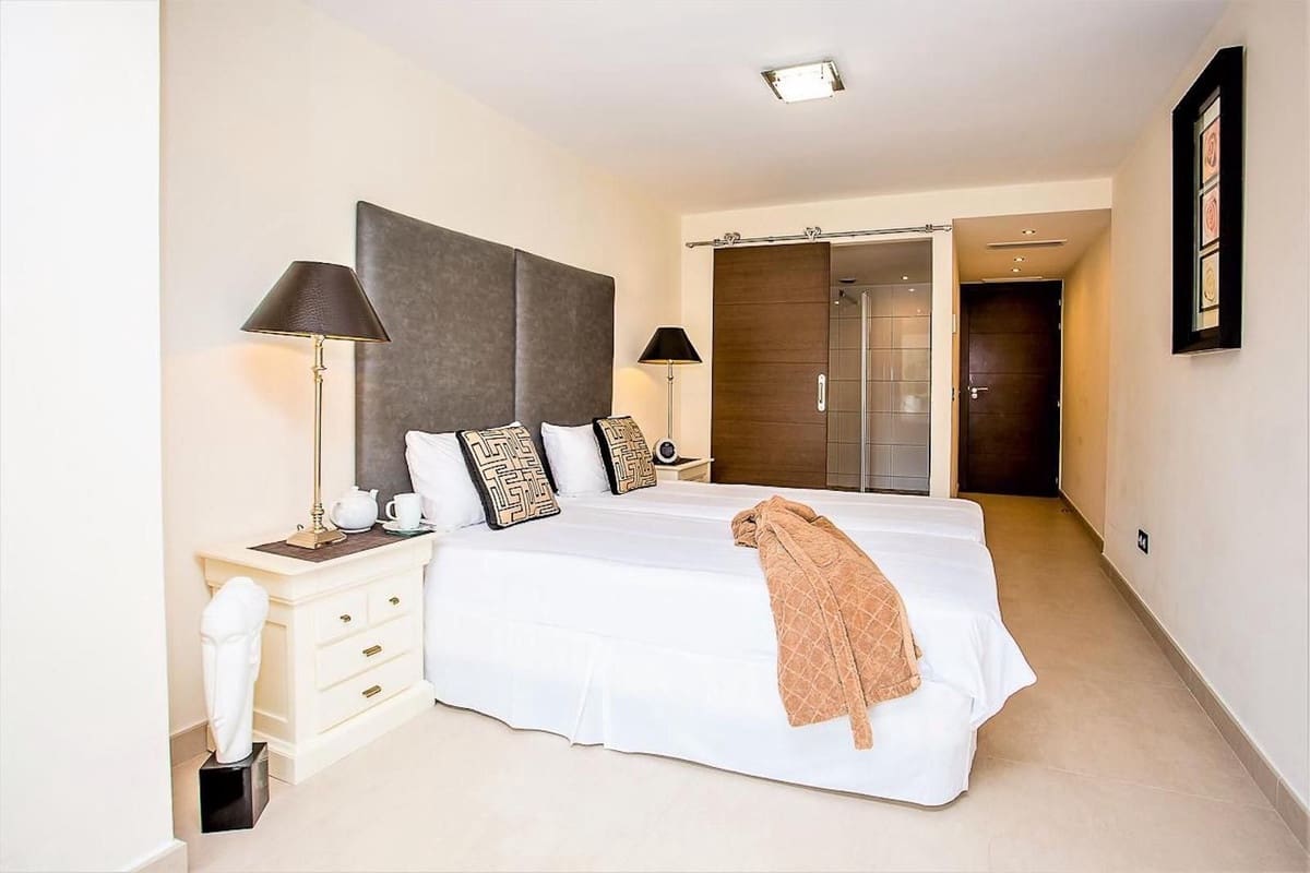 7 bedroom Villa for rent in San Pedro de Alcantara with pool garage - € 16,000 (Ref: 9733326)