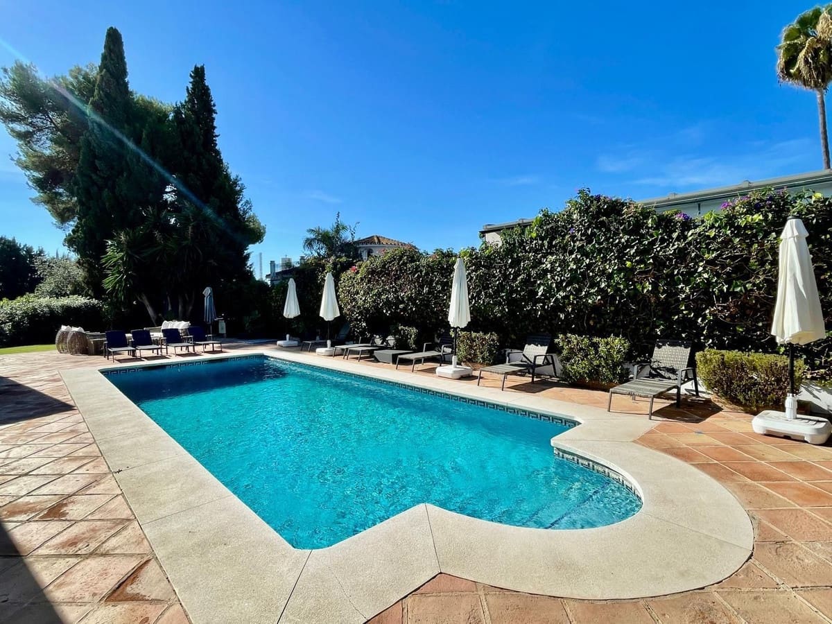 7 bedroom Villa for rent in San Pedro de Alcantara with pool garage - € 16,000 (Ref: 9733326)
