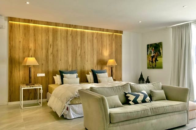 Chalet de 4 habitaciones en Casares en alquiler con piscina garaje - 15.000 € (Ref: 9733327)