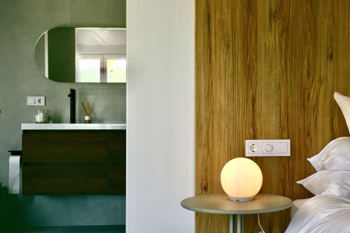 4 bedroom Villa for holiday rental in Casares with pool garage - € 15,000 (Ref: 9733328)