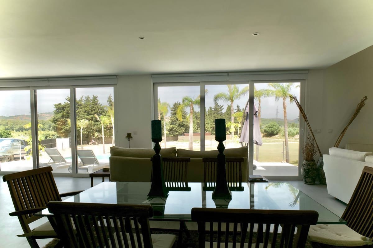 4 bedroom Villa for holiday rental in Casares with pool garage - € 15,000 (Ref: 9733328)