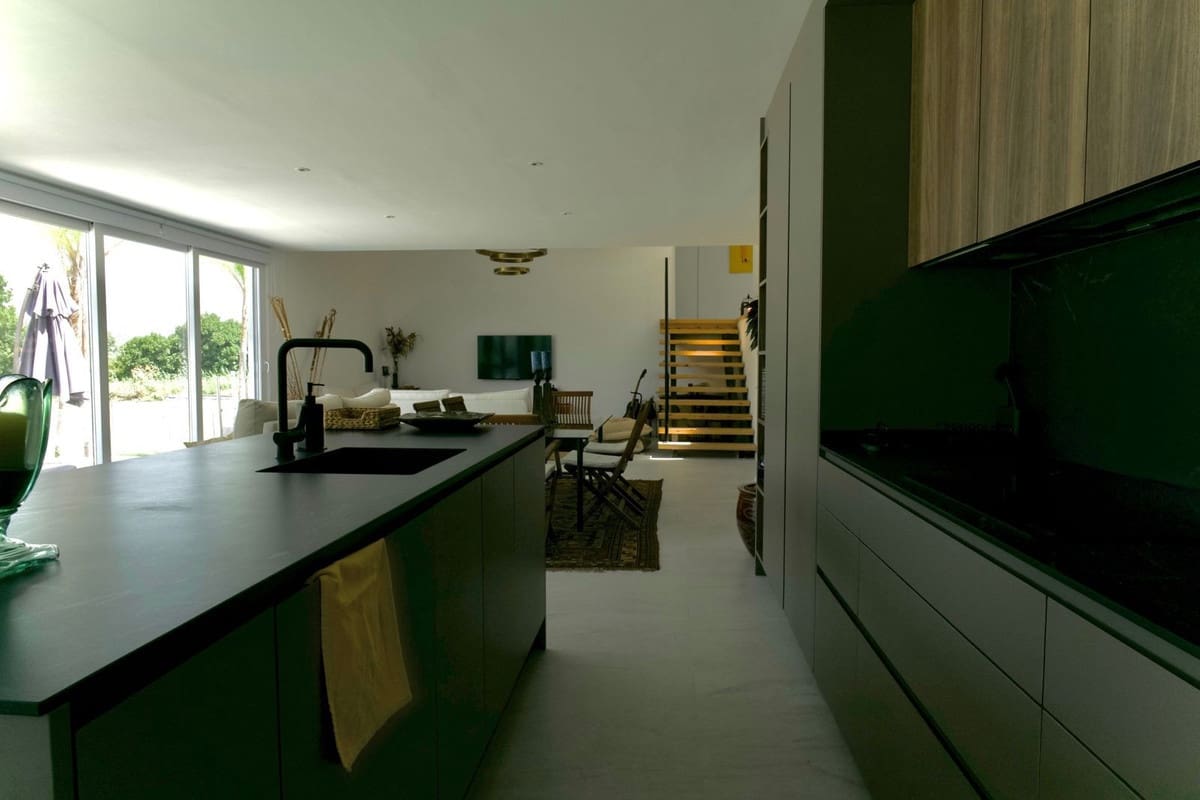4 bedroom Villa for holiday rental in Casares with pool garage - € 15,000 (Ref: 9733328)
