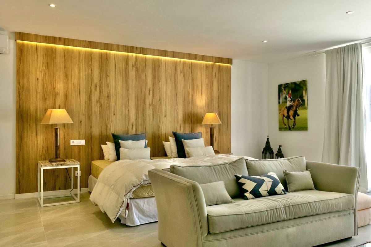 4 bedroom Villa for holiday rental in Casares with pool garage - € 15,000 (Ref: 9733328)