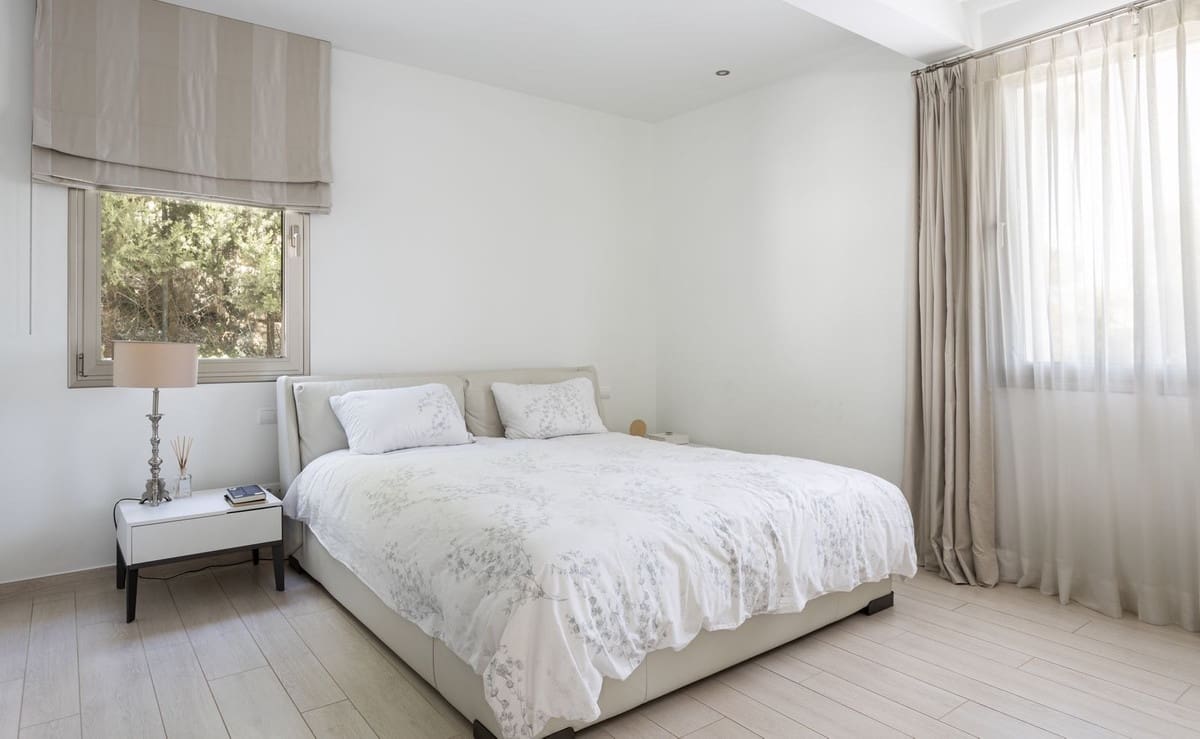 5 soverom Villa til salgs i Sotogrande med svømmebasseng garasje - € 2 195 000 (Ref: 9733329)