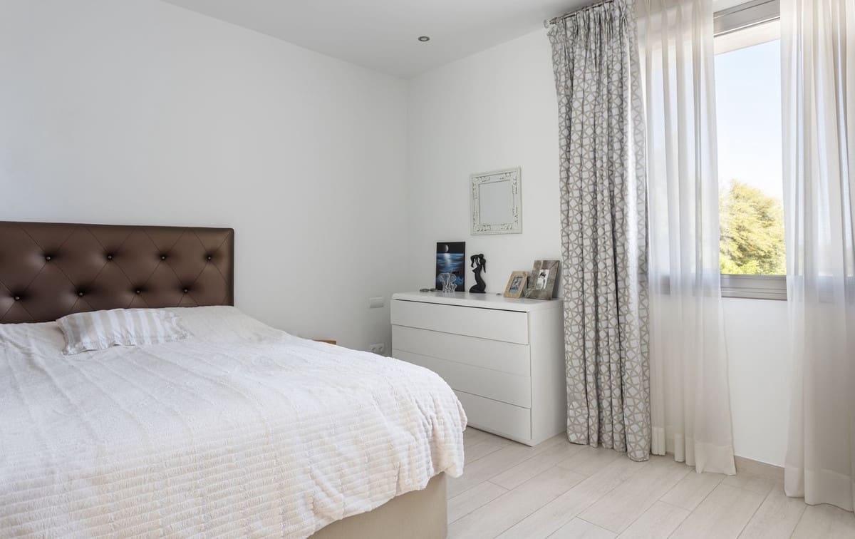 5 soverom Villa til salgs i Sotogrande med svømmebasseng garasje - € 2 195 000 (Ref: 9733329)