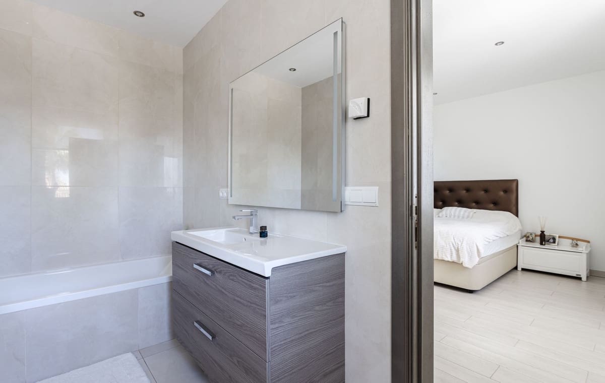 5 soverom Villa til salgs i Sotogrande med svømmebasseng garasje - € 2 195 000 (Ref: 9733329)