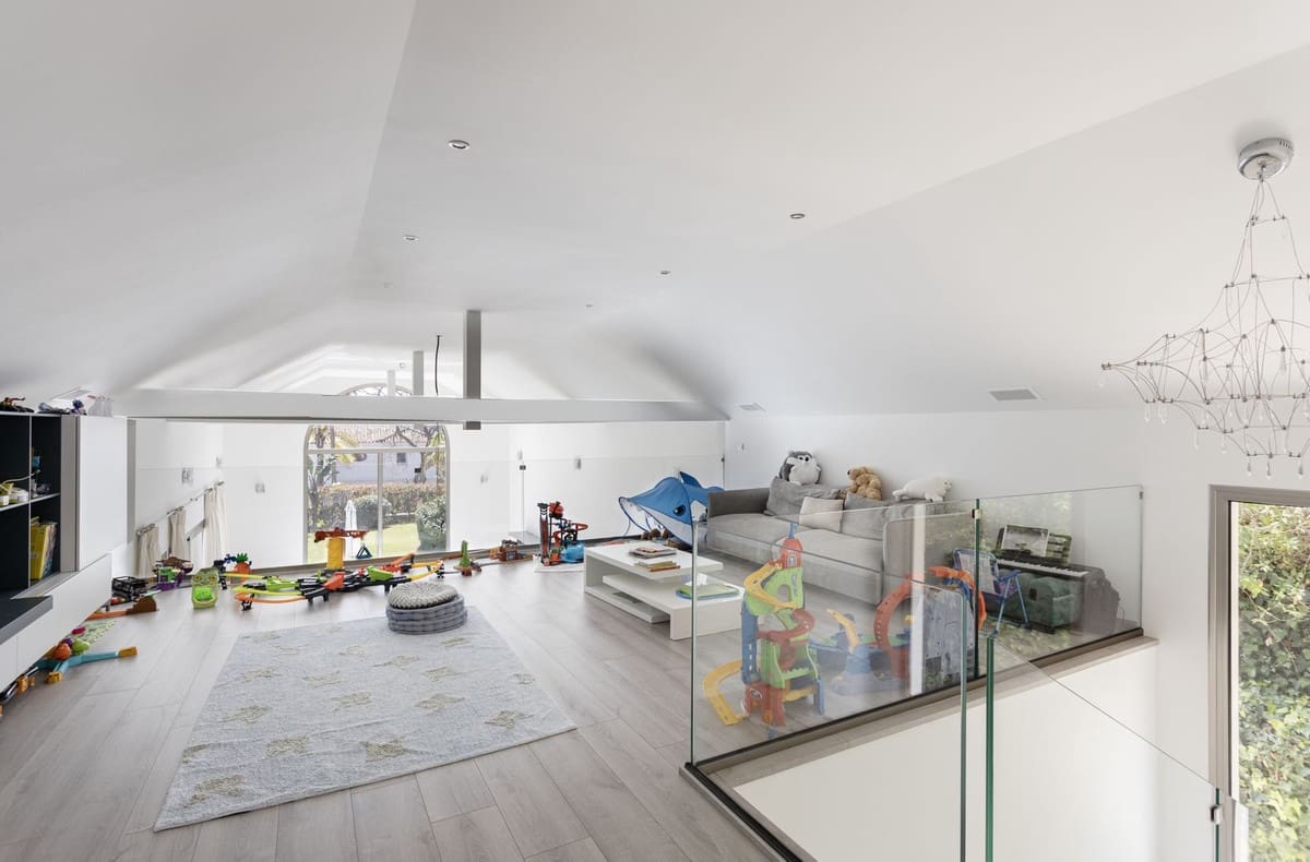 5 soverom Villa til salgs i Sotogrande med svømmebasseng garasje - € 2 195 000 (Ref: 9733329)