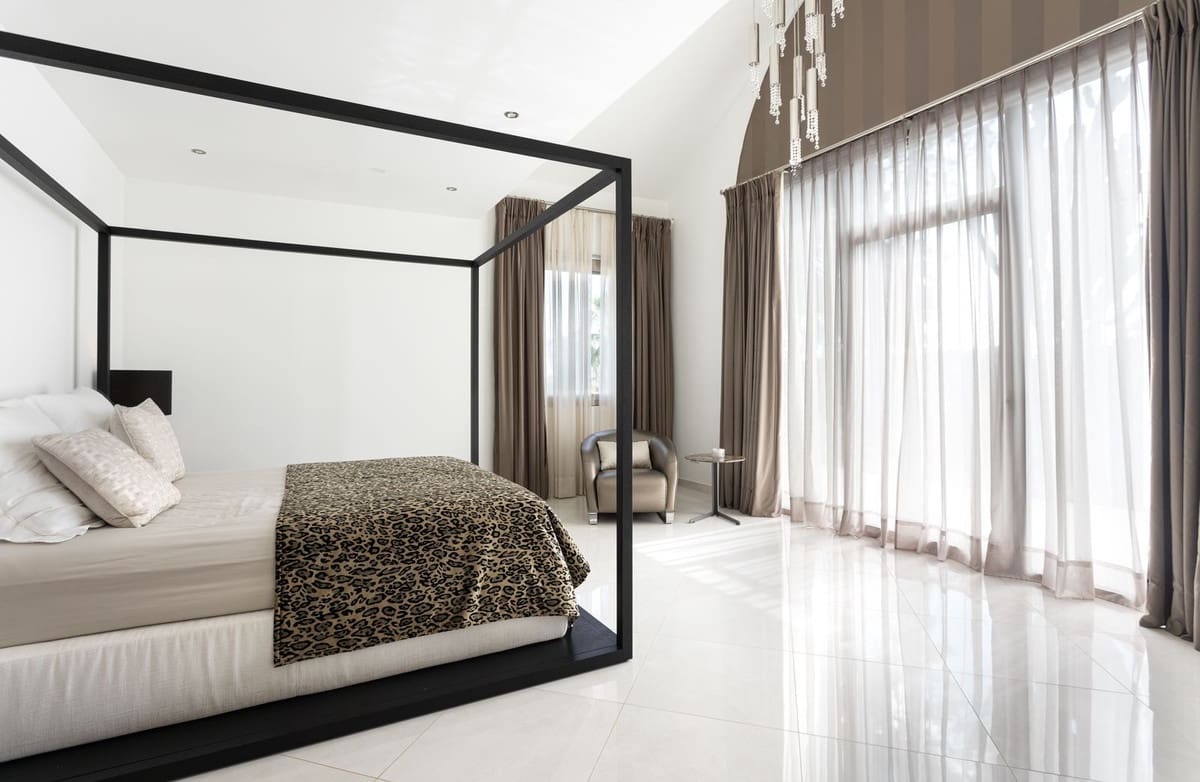 5 bedroom Villa for rent in Sotogrande with pool garage - € 10,000 (Ref: 9733330)