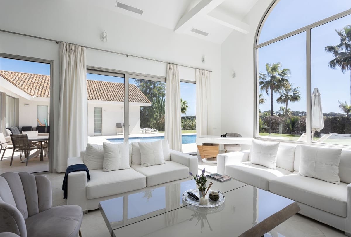 5 bedroom Villa for rent in Sotogrande with pool garage - € 10,000 (Ref: 9733330)