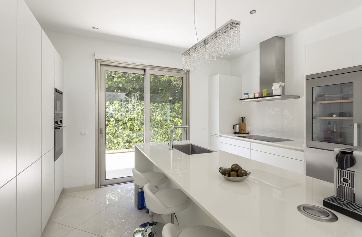 5 bedroom Villa for rent in Sotogrande with pool garage - € 10,000 (Ref: 9733330)