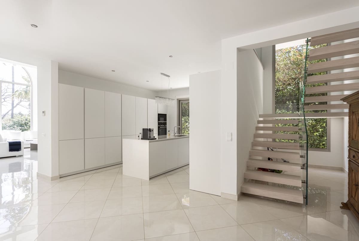 5 bedroom Villa for rent in Sotogrande with pool garage - € 10,000 (Ref: 9733330)