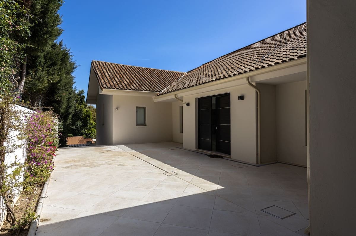 5 bedroom Villa for rent in Sotogrande with pool garage - € 10,000 (Ref: 9733330)