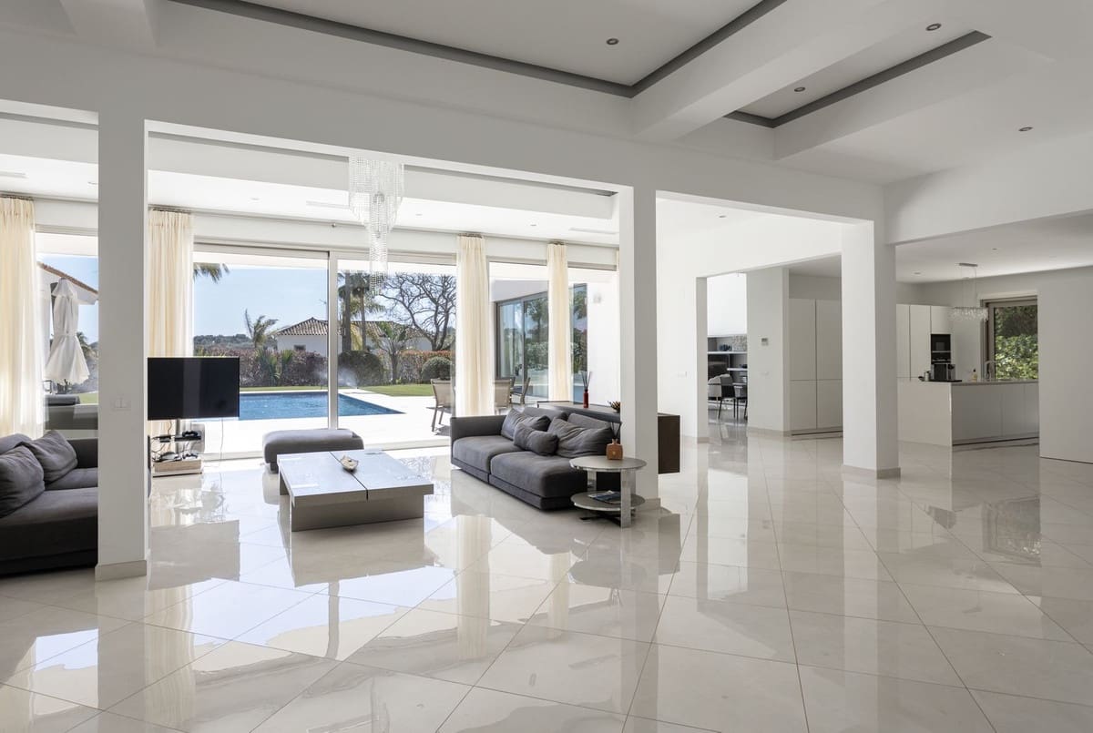5 bedroom Villa for rent in Sotogrande with pool garage - € 10,000 (Ref: 9733330)