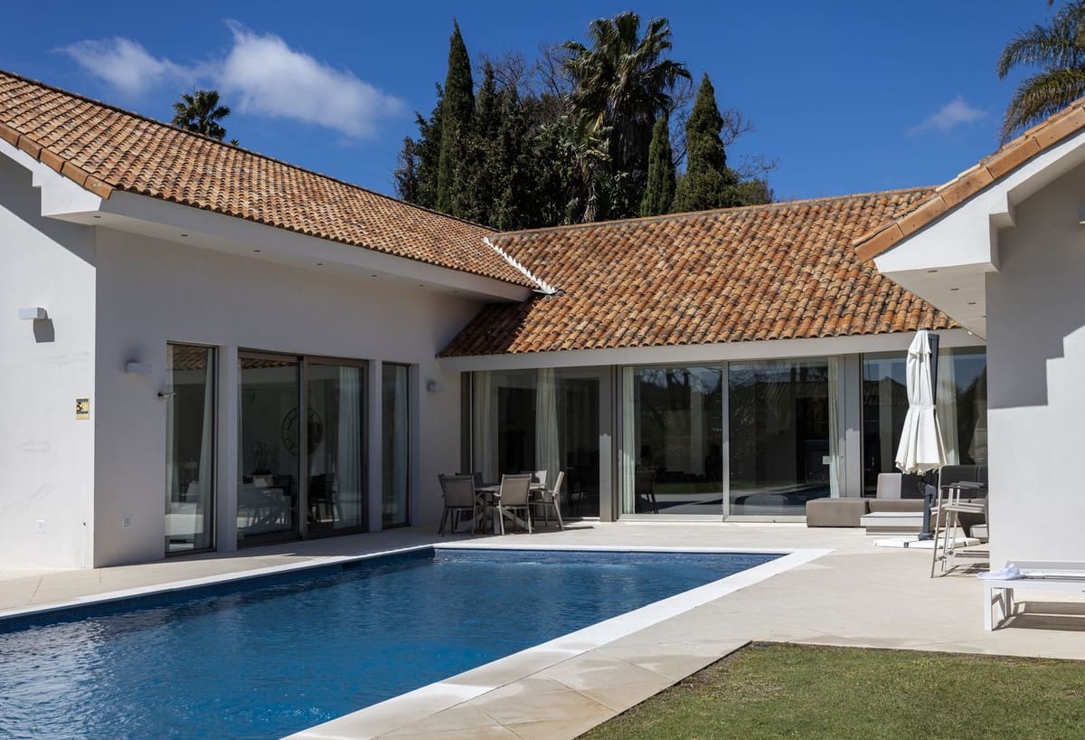 5 bedroom Villa for rent in Sotogrande with pool garage - € 10,000 (Ref: 9733330)