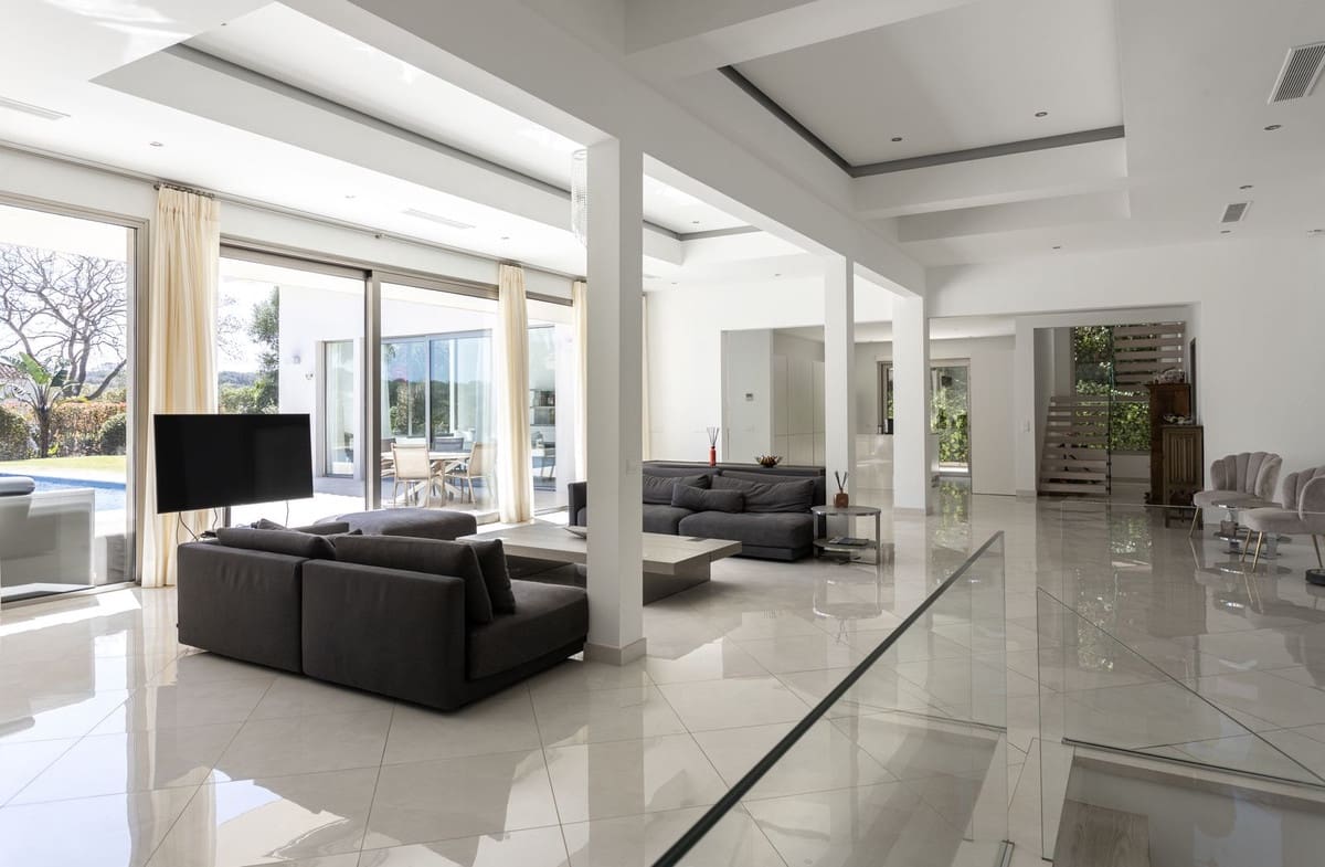 5 bedroom Villa for rent in Sotogrande with pool garage - € 10,000 (Ref: 9733330)