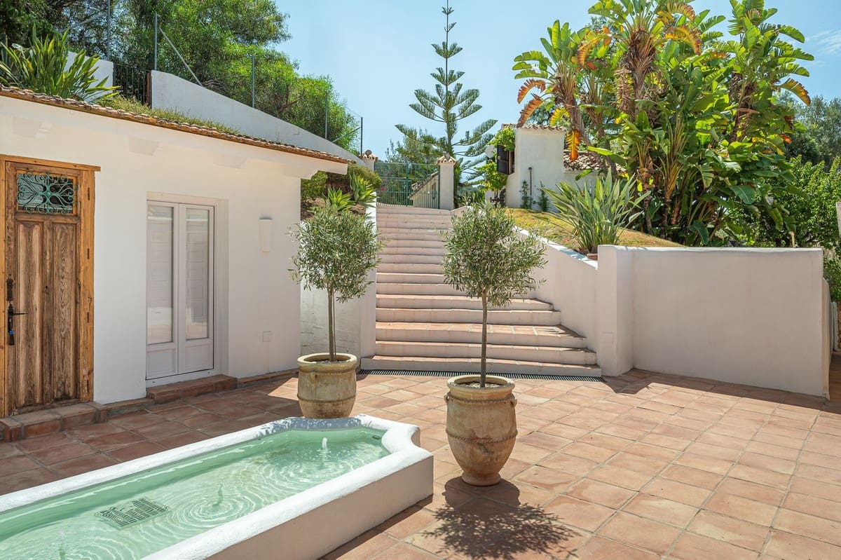 3 bedroom Villa for rent in Nueva Andalucia with pool garage - € 7,000 (Ref: 9733331)