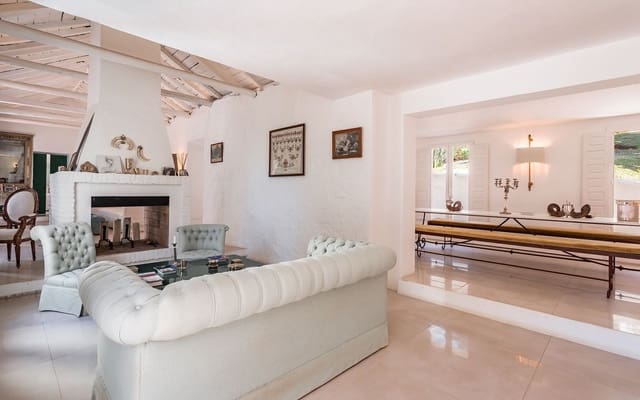 3 bedroom Villa for rent in Nueva Andalucia, Marbella with pool garage - € 7,000 (Ref: 9733331)