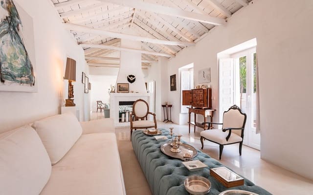 3 bedroom Villa for rent in Nueva Andalucia, Marbella with pool garage - € 7,000 (Ref: 9733331)