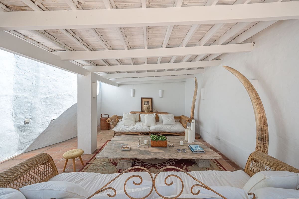 3 bedroom Villa for rent in Nueva Andalucia with pool garage - € 7,000 (Ref: 9733331)
