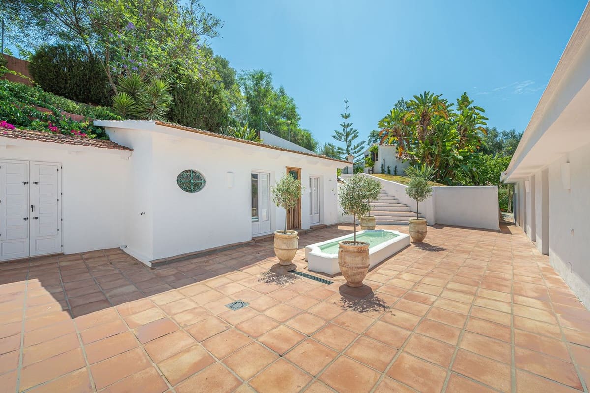 3 bedroom Villa for rent in Nueva Andalucia with pool garage - € 7,000 (Ref: 9733331)