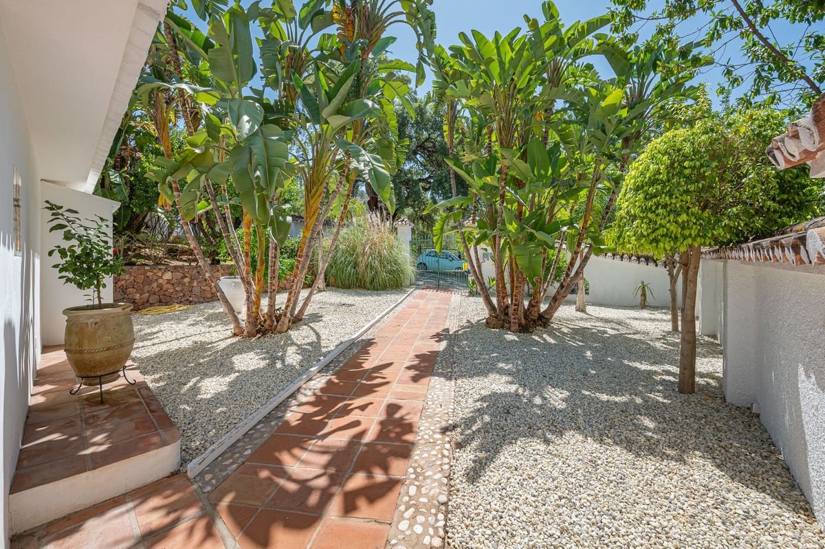 3 bedroom Villa for rent in Nueva Andalucia with pool garage - € 7,000 (Ref: 9733331)