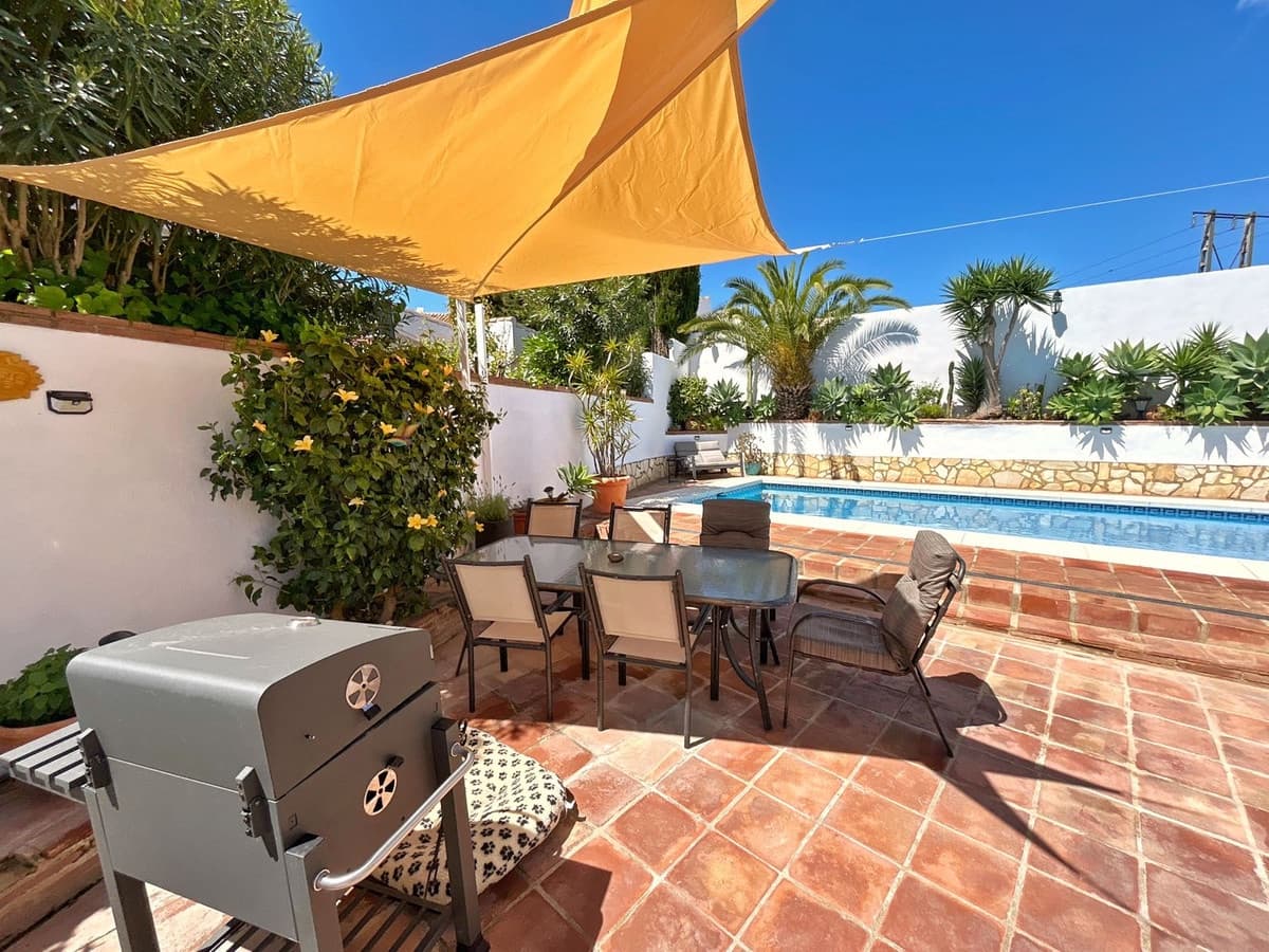 4 bedroom Villa for rent in La Cala de Mijas with pool garage - € 6,000 (Ref: 9733334)